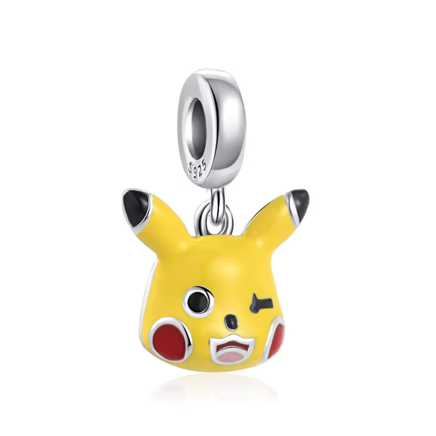 Capturez l’énergie et l'adorabilité du Pokémon le plus emblématique avec le Charm - Pikachu, en argent sterling S925. Représentant le célèbre Pikachu avec ses détails éclatants, ce charm est parfait pour tous les fans de Pokémon. Que ce soit pour exprimer votre passion pour l'univers des Pokémon ou pour ajouter une touche mignonne à votre bracelet, ce charm est un véritable must-have.