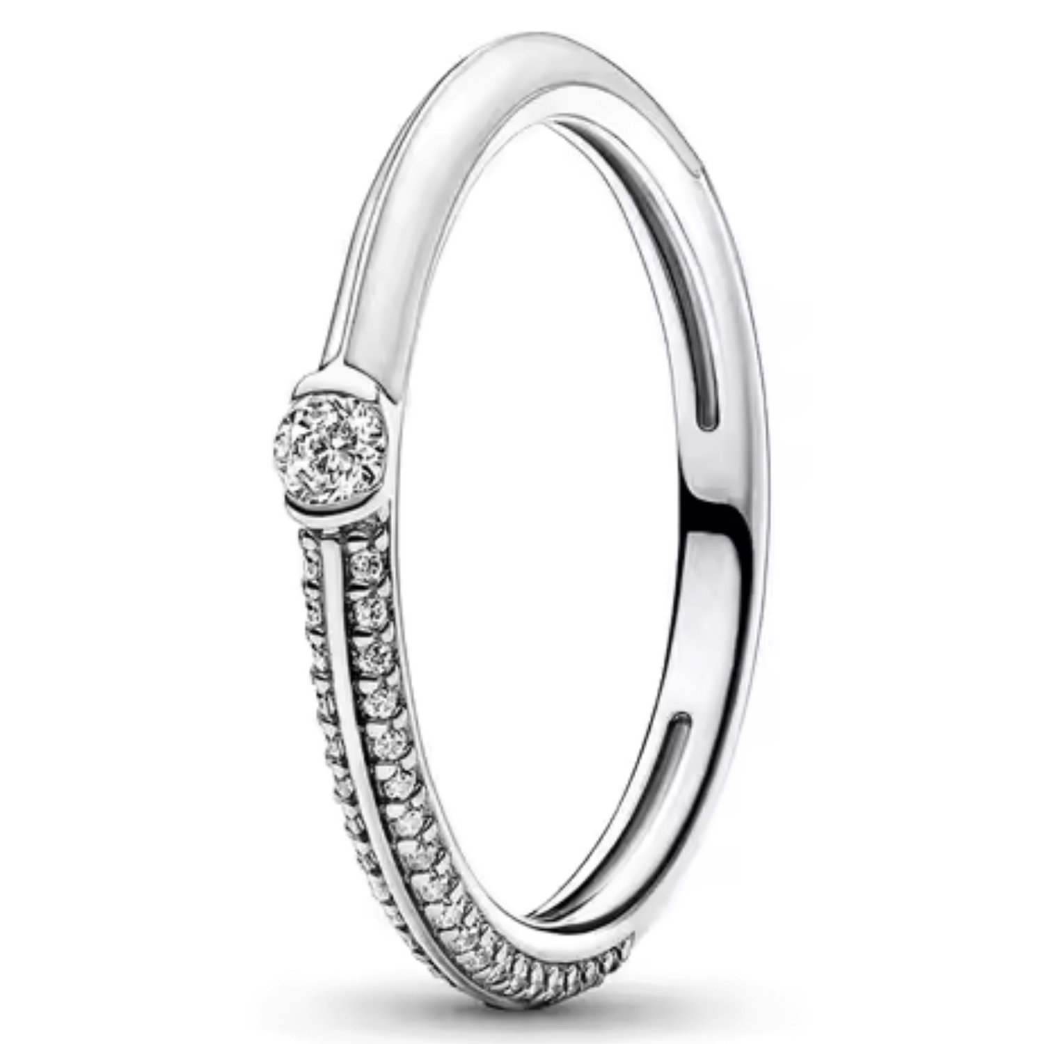 Bague Argentée Fine avec Brillant Central et Strass – Éclat Subtil et Finesse Élégante