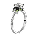Apporte une touche audacieuse et pleine de caractère à ton style avec cette bague inspirée de Rebelle, la plus forte et la plus déterminée des Super Nanas. Son design dynamique, dans l’esprit du personnage vert emblématique, évoque la puissance, l’énergie et l’attitude “garçon manqué” de cette héroïne culte. Un bijou fun et affirmé, parfait pour les fans de Rebelle et de l’univers pop des années 2000.

Caractéristiques :

-&nbsp;Matière : Argent 925.
-&nbsp;Design : Bague Rebelle des Super Nanas avec détail
