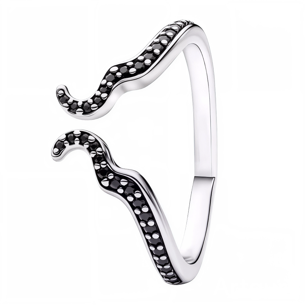 Cette bague audacieuse présente un anneau ouvert aux formes tentaculaires sinueuses et dynamiques en argent sterling, entièrement pavé de pierres noires étincelantes pour un effet abyssal mystérieux. Les courbes fluides et entrelacées évoquent un mouvement marin captivant, ajustable pour un porté confortable et sécurisé. Elle fusionne élégance gothique et esprit océanique rebelle, parfaite pour un style dark et sophistiqué.

Caractéristiques :

Matière : Argent 925 (S925) avec oxydes de zirconium noirs.
Des