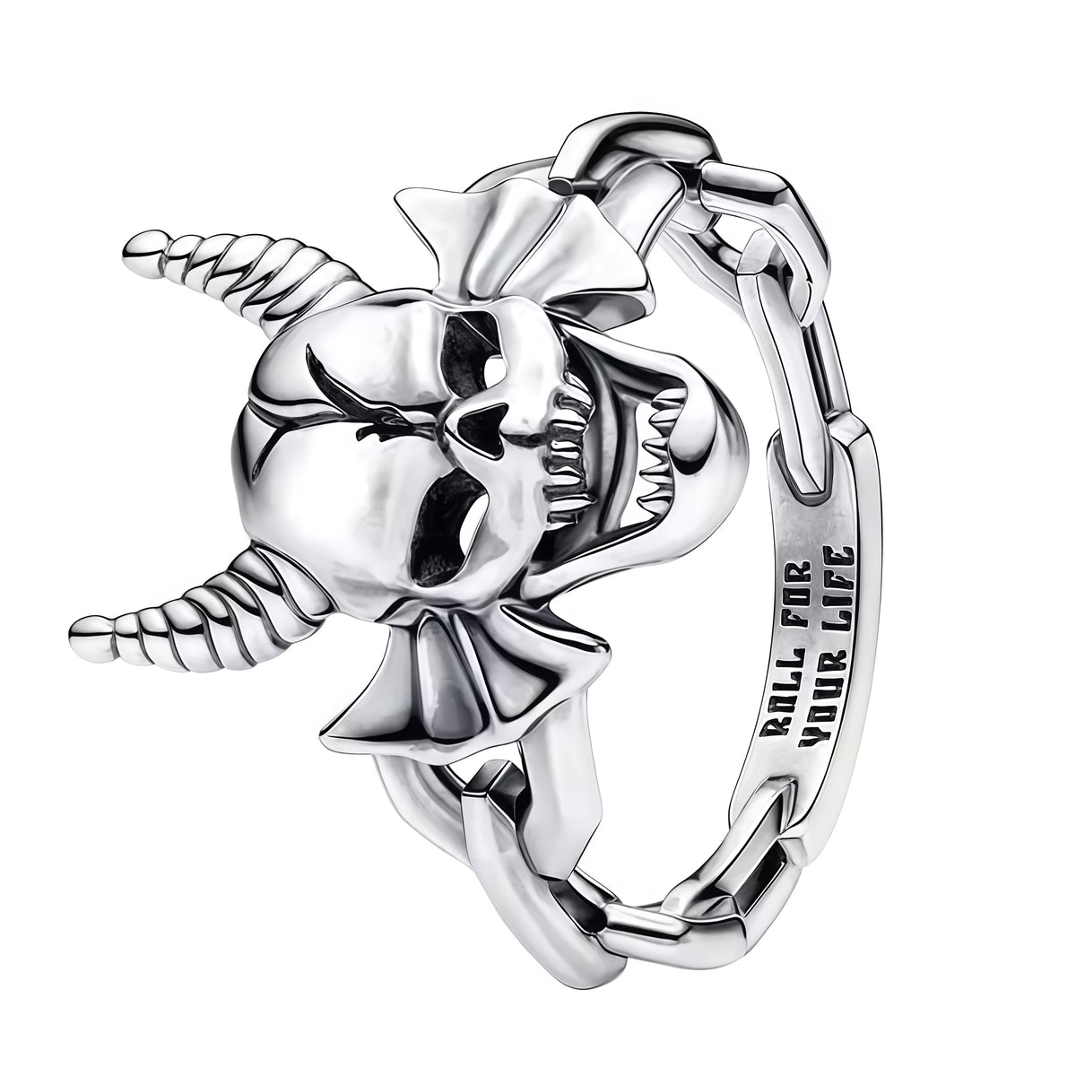 Apporte une touche mystérieuse et audacieuse à ta main avec cette bague Hellfire Club. Inspirée de l’univers de Stranger Things, cette pièce met en valeur l’emblème du club avec un design affirmé, des détails soignés et une finition brillante. Une bague originale et pleine de caractère, parfaite pour les fans de la série et des bijoux au style fort et symbolique.

Caractéristiques :

- Matière : Argent 925.
- Design : Emblème Hellfire Club (tête de démon) en version bague.
- Dimensions : Taille confortable 