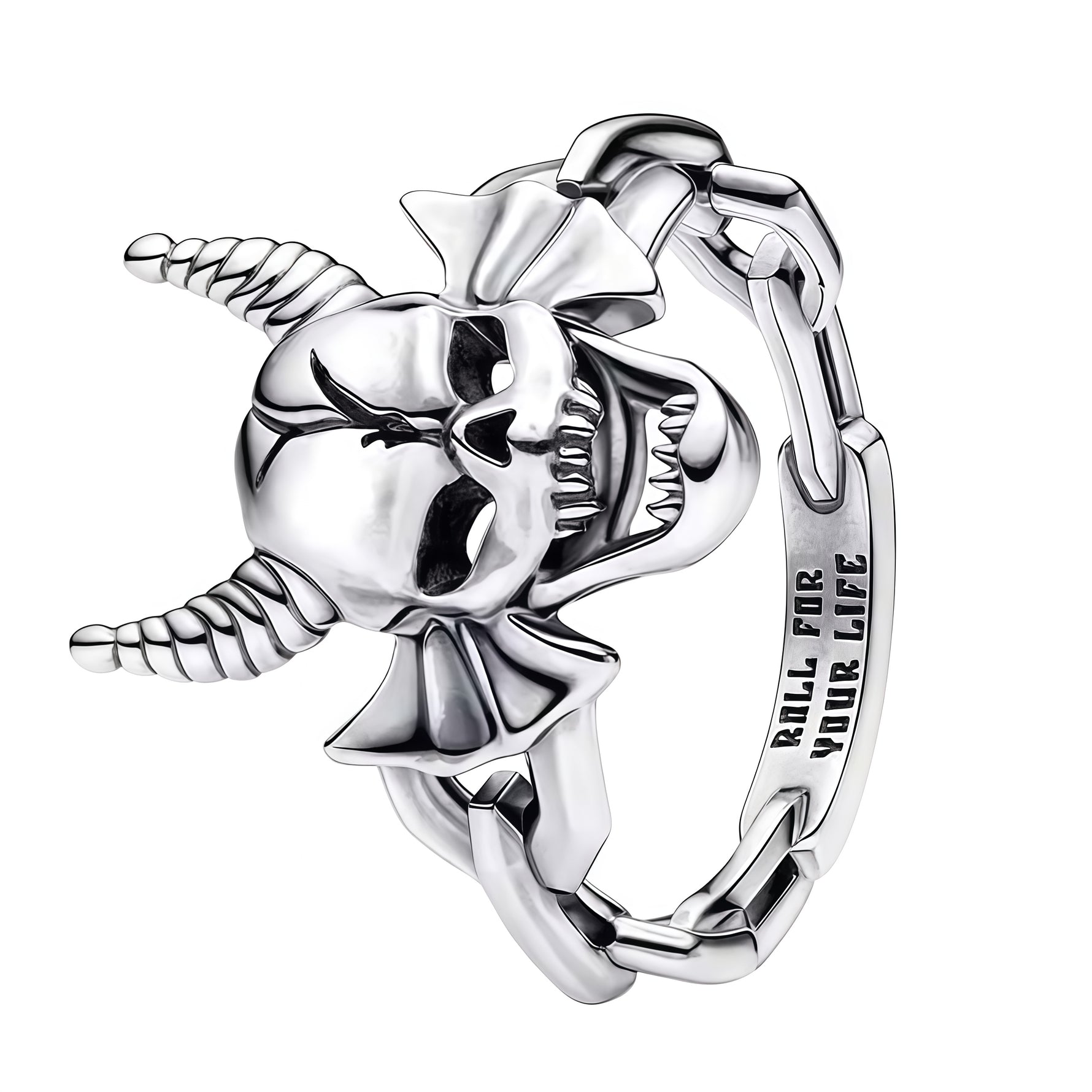 Apporte une touche mystérieuse et audacieuse à ta main avec cette bague Hellfire Club. Inspirée de l’univers de Stranger Things, cette pièce met en valeur l’emblème du club avec un design affirmé, des détails soignés et une finition brillante. Une bague originale et pleine de caractère, parfaite pour les fans de la série et des bijoux au style fort et symbolique.

Caractéristiques :

- Matière : Argent 925.
- Design : Emblème Hellfire Club (tête de démon) en version bague.
- Dimensions : Taille confortable 