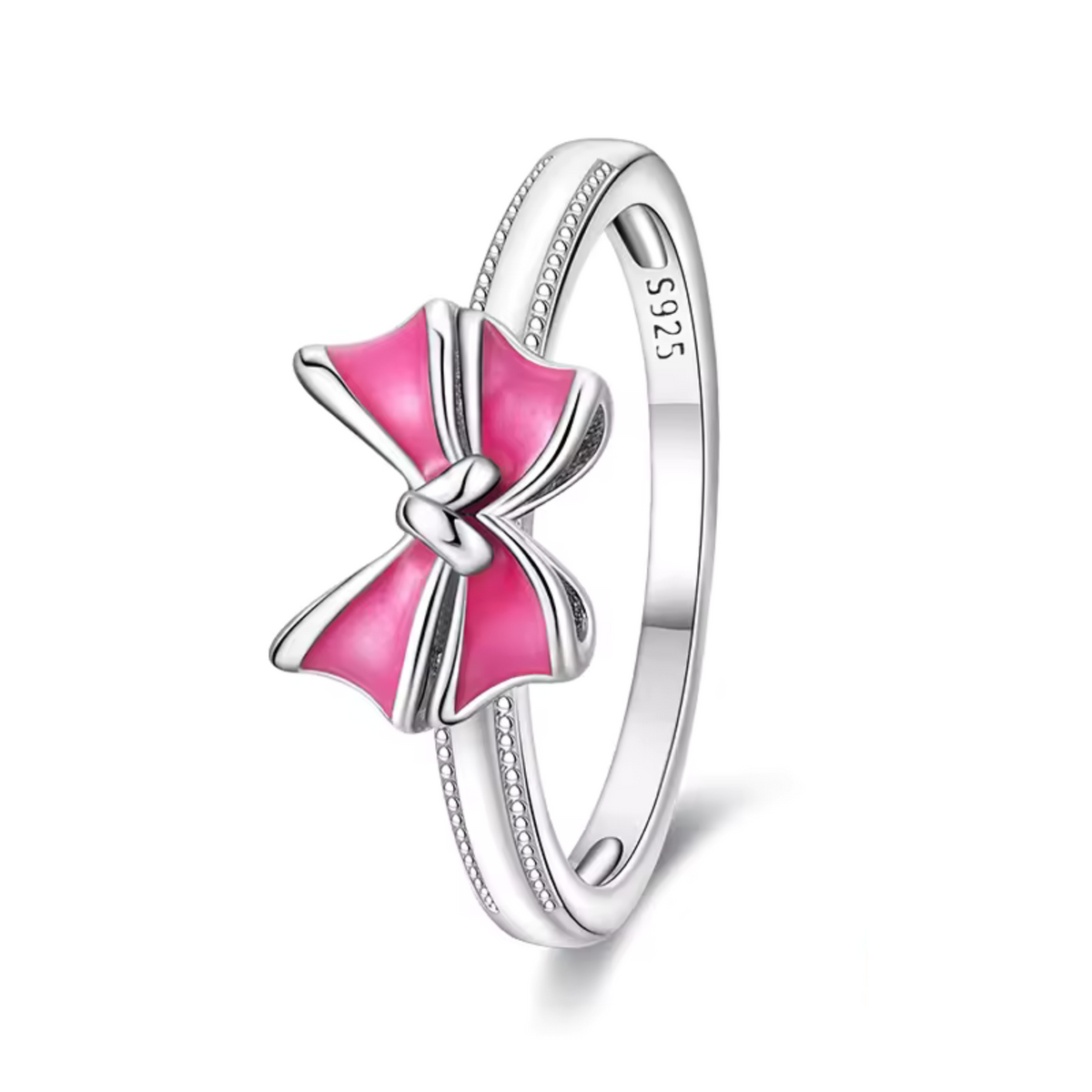 Délicate et raffinée, cette bague en argent 925 arbore un petit nœud rose sur le dessus, symbole de tendresse et de féminité. Son design intemporel et élégant en fait un bijou parfait pour sublimer vos tenues du quotidien ou pour offrir en gage d’affection. Une pièce pleine de charme qui séduira les amatrices de détails délicats.