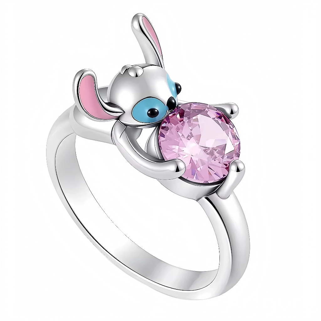 Cette bague ajustable en argent 925 (S925) capture Stitch espiègle de Lilo et Stitch, silhouette rebelle yeux expressifs, oreilles pointues iconiques, pierre zircone rose étincelante. Elle symbolise chaos affectueux, amitié ohana indéfectible et esprit extraterrestre attachant.

Caractéristiques :

Matière : Argent 925 (S925) poli argent émail avec strass cristal yeux pétillants.
Design : Stitch profil dynamique, anneau spiralé confortable, détails antennes ciselés.
Tailles : T6 à T9.