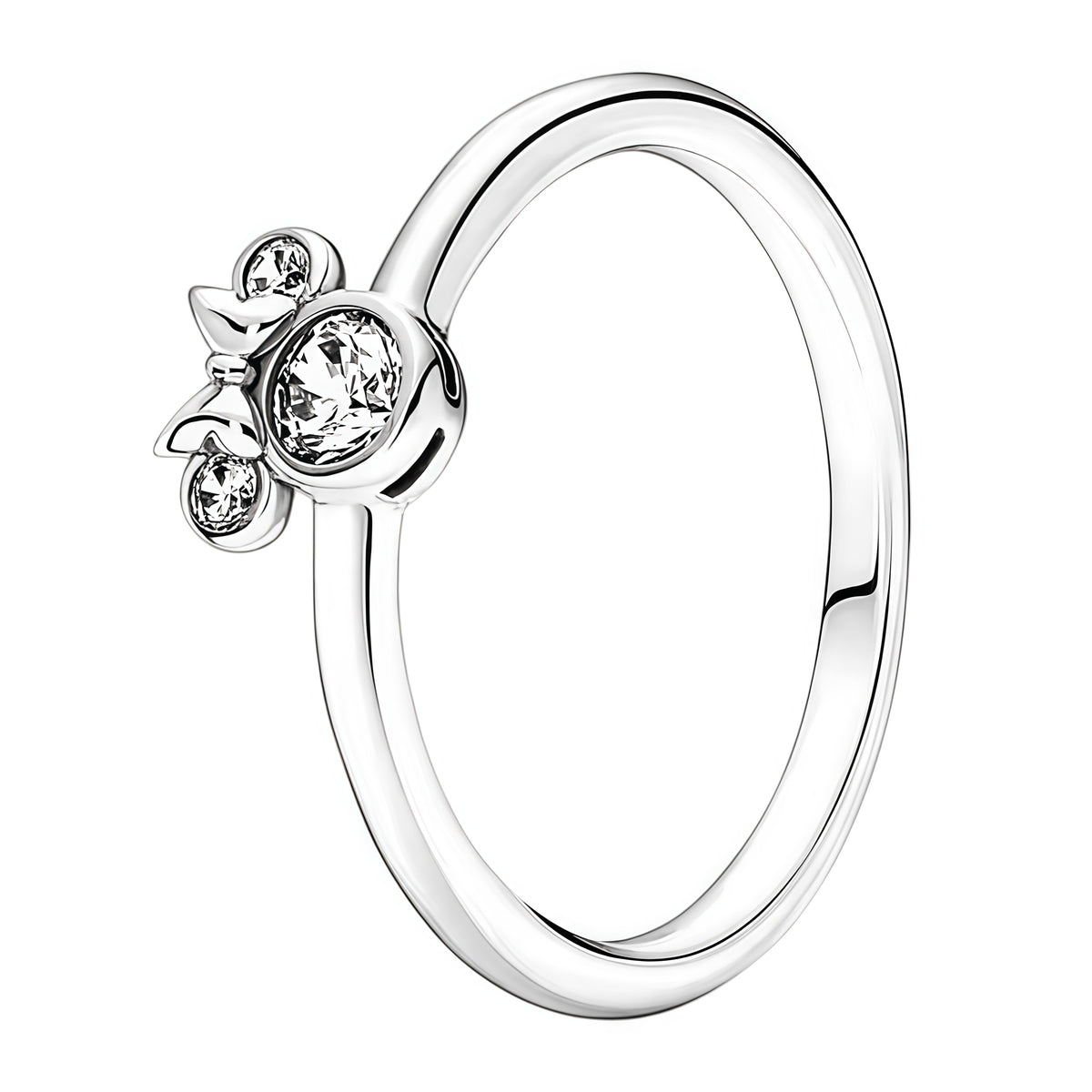 Apporte une touche féminine et élégante à ta main avec cette bague symbole Minnie. Inspirée de l’univers Disney, cette pièce met en valeur l’icône de Minnie avec un design raffiné, des détails délicats et une finition soignée. Une bague intemporelle et pleine de charme, parfaite pour les fans de Disney et les bijoux au style tendre et sophistiqué.

Caractéristiques :

- Matière : Argent 925
- Design : Symbole Minnie (tête, nœud, silhouette) en version bague.
- Dimensions : Taille confortable et agréable à p