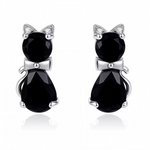Paire de boucles d’oreilles en argent 925 représentant de petits chats noirs élégants. Un bijou original et raffiné, idéal pour apporter une touche mystérieuse, féline et tendance à votre style.

Caractéristiques

– Métal : argent 925
– Design : chat noir
– Type : boucles d’oreilles
– Finition élégante et détaillée