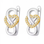 Paire de boucles d’oreilles en argent 925 représentant le symbole de l’infini, délicatement orné d’un petit cœur. Un bijou romantique et raffiné, idéal pour symboliser l’amour éternel et apporter une touche élégante à votre style.

Caractéristiques

– Métal : argent 925
– Design : signe infini avec cœur
– Type : boucles d’oreilles
– Finition élégante et soignée