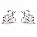 Paire de boucles d’oreilles en argent 925 représentant le symbole de l’infini, sublimé par une délicate perle. Un bijou raffiné et intemporel, parfait pour apporter une touche d’élégance et de poésie à votre style.

Caractéristiques

– Métal : argent 925
– Design : signe infini avec perle
– Type : boucles d’oreilles
– Finition élégante et raffinée