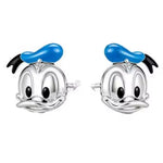 Affiche un style fun et plein de caractère avec ces boucles d’oreilles en argent sterling 925 représentant Donald Duck, le célèbre canard au tempérament bien trempé. Leur design expressif et détaillé capture toute son énergie et son humour, apportant une touche originale et attachante à ton look. Un bijou idéal pour ajouter une note ludique et iconique à ton quotidien.

Caractéristiques :

- Matière : Argent 925.
-&nbsp;Design : Donald Duck détaillé avec finitions brillantes et touches colorées.
- Fermoir :
