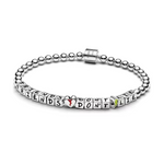 Exprime l’importance de l’amitié avec ce bracelet argenté inspiré de Stranger Things, gravé du célèbre slogan "Friends Don't Lie". Fabriqué en argent 925, ce bracelet capture l’essence de la loyauté et de la sincérité, des valeurs chères à la série. Un bijou discret et significatif, parfait pour les fans de Stranger Things ou ceux qui veulent célébrer l’amitié véritable.