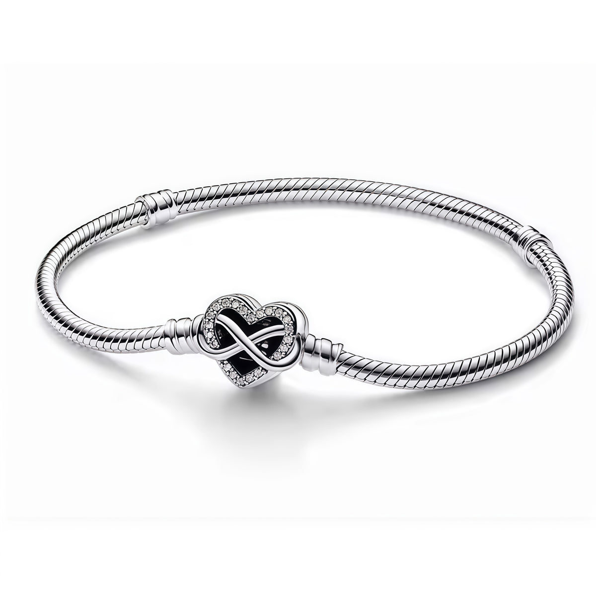 Apporte une touche romantique et élégante à ton poignet avec ce bracelet cœur infini. Inspiré de l’amour éternel, ce bijou associe deux symboles puissants : le cœur et l’infini, pour un design raffiné et plein de sens. Une pièce intemporelle et féminine, parfaite pour les amateurs de bijoux symboliques et sophistiqués.

Caractéristiques :

- Matière : Argent 925.
- Design : Cœur entrelacé avec le symbole de l’infini.
- Dimensions : Longueur ajustable (environ 18-24 cm).
- Style : Bijou élégant, romantique e