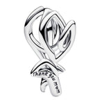 Exprime toute ta gratitude avec ce charm en argent sterling 925 représentant la silhouette élégante d’un bouquet, délicatement accompagné du message “Thank You Mom”. Symbole d’amour, de reconnaissance et de tendresse, ce bijou capture l’émotion d’un geste sincère avec finesse et douceur. Une pièce précieuse à offrir pour célébrer une maman unique avec un cadeau rempli de sens.

Caractéristiques :

- Matière : Argent 925.
- Design : Silhouette de bouquet avec inscription “Thank You Mom”, finition brillante e