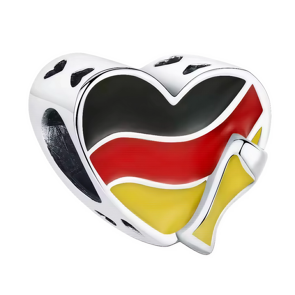 Ce charm moderne et expressif célèbre l’Allemagne avec un cœur bombé décoré des couleurs du drapeau noir, rouge et jaune, souligné d’un verre de bière stylisé. Les petits cœurs ajourés sur les côtés ajoutent une touche d’amour au motif national. Ce bijou est parfait pour les passionnés de voyages, de culture allemande ou tout simplement pour marquer un souvenir ou une passion germanique sur un bracelet à charms européen.

Caractéristiques
Matière : Argent 925, émail coloré
Design : Cœur tridimensionnel déco