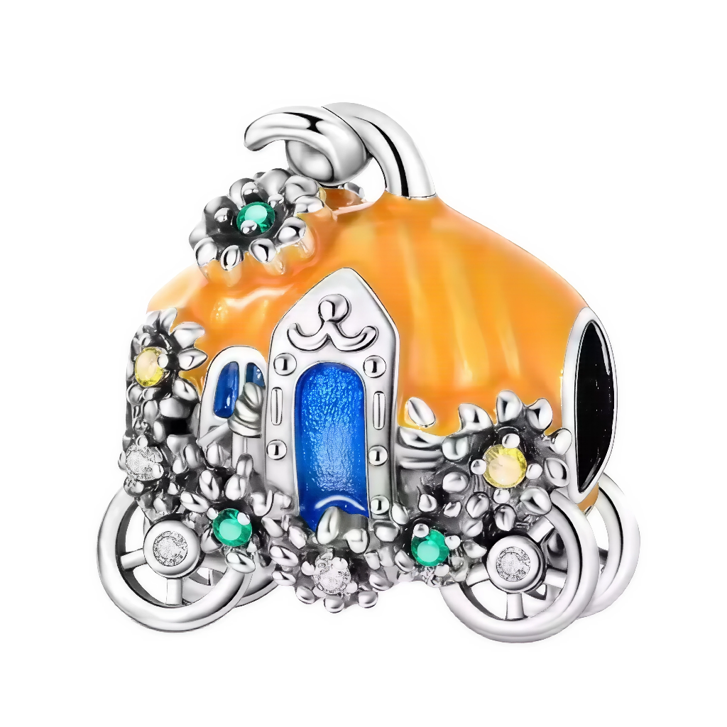 Ce charm s’inspire des contes de princesses et de la magie de Cendrillon : la citrouille sculptée se transforme en carrosse décoré de fleurs en relief, de cristaux verts, jaunes et blancs, et de détails argentés ciselés. La porte bleue invite à rêver et les roues ajourées tournent autour d’un décor lumineux. Idéal pour sublimer un bracelet thème princesse, féerie ou pour offrir un symbole de métamorphose et d’espoir.