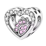 Affichez votre amour des animaux avec élégance grâce à ce charm en forme de coeur et de patte de chien, réalisé en Argent 925 (S925) et serti de cristaux rose clair scintillants ! Son design raffiné et ses finitions lumineuses apportent une touche tendre et moderne à votre bracelet, idéal pour les passionnés de chiens et les amateurs de bijoux précieux.