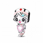 Célébrez la compassion et la force avec ce charm en argent 925 représentant une docteure tenant précieusement une pierre rose en forme de cœur. Ce bijou délicat symbolise le soin, l’amour et l’attention, parfait pour honorer les professionnels de santé ou pour offrir un cadeau chargé de sens.