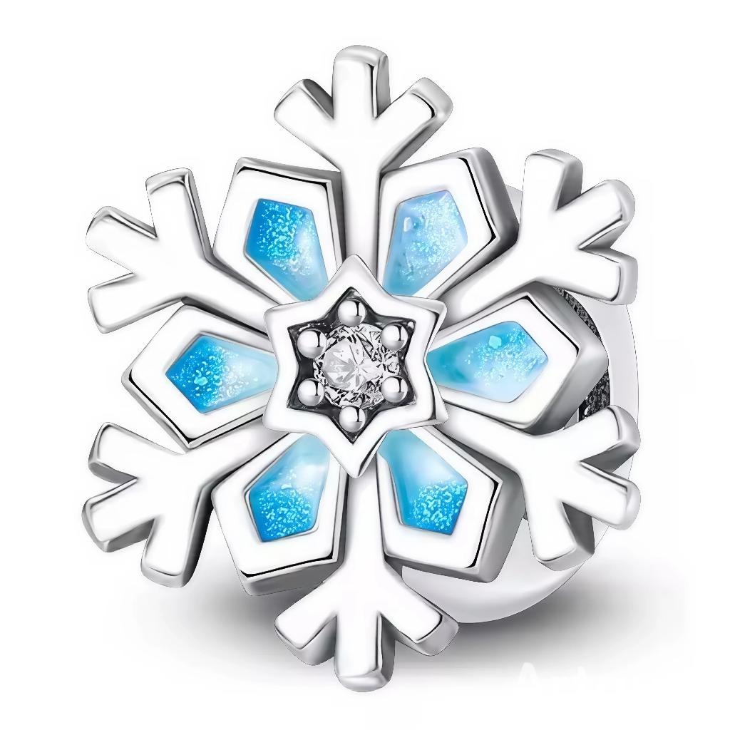 Ajoutez une touche hivernale et scintillante à votre bracelet avec ce charm en Argent 925 représentant un délicat flocon de neige. Orné de strass étincelants, il capture toute la magie et l’élégance de l’hiver.