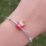 Ajoutez une touche ludique et gourmande à votre collection avec ce charm représentant une portion de frites McDonald's, l’emblème de la célèbre chaîne de restauration rapide. Conçu en argent sterling S925, ce charm capture l’apparence emblématique des frites dorées dans leur boîte rouge iconique, reconnaissable au premier coup d’œil.

Le design amusant et détaillé est parfait pour les fans de McDonald's ou ceux qui adorent les accessoires originaux et décalés.