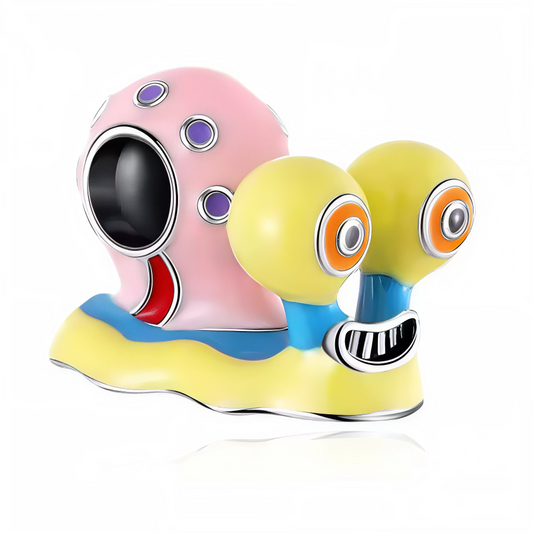 Ajoutez une touche de tendresse et d’humour à votre collection avec ce charm en argent 925 représentant Gary, l’adorable escargot domestique de Bob l’Éponge. Avec ses grands yeux expressifs et sa coquille colorée, ce bijou rend hommage à l’un des personnages les plus attachants de Bikini Bottom.