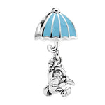 Apporte une touche tendre et emblématique à ton bracelet avec ce charm pendentif Jiminy Cricket. Inspiré de l’univers Disney et de Pinocchio, ce bijou en argent sterling met en valeur Jiminy Cricket avec son chapeau haut-de-forme, son parapluie et ses détails émaillés bleus. Un charm original et plein de charme, parfait pour les fans Disney et les pièces pleines de nostalgie.

Caractéristiques :

- Matière : Argent sterling avec détails émaillés.
- Design : Jiminy Cricket avec son parapluie et son chapeau e