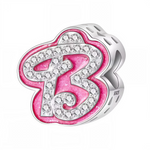 Apportez une touche glamour et fun à votre bracelet avec ce charm en forme de lettre "B", réalisé en argent 925 avec une finition rose brillante et orné de strass blancs scintillants. Un bijou tendance et pétillant, parfait pour afficher un style unique inspiré de l’univers Barbie, ou offrir un cadeau chic et coloré à un être cher.