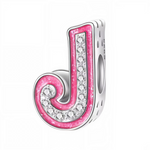 Ce charm alphabétique gracieux déploie la lettre « J » en crochet élégant rose scintillant texturé, orné de strass blancs étincelants sur la courbe et la tige pour un charme diamanté fluide. La forme 3D courbée avec perforations discrètes apporte douceur et dynamisme au design pétillant. Symbole d’initiale raffinée et joyeuse, il personnalise les bracelets avec une touche féminine envoûtante.

Caractéristiques :

Matière : Argent 925 (S925) avec émail rose et strass blancs.
Design : Lettre « J » cursive ros