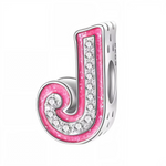 Apportez une touche glamour et fun à votre bracelet avec ce charm en forme de lettre "J", réalisé en argent 925 avec une finition rose brillante et orné de strass blancs scintillants. Un bijou tendance et pétillant, parfait pour afficher un style unique inspiré de l’univers Barbie, ou offrir un cadeau chic et coloré à un être cher.