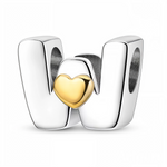 Ajoutez une touche précieuse à votre collection avec ce charm en forme de lettre "W", conçu en argent 925 et sublimé par un petit cœur doré. Un bijou délicat et élégant, parfait pour personnaliser votre bracelet avec affection.