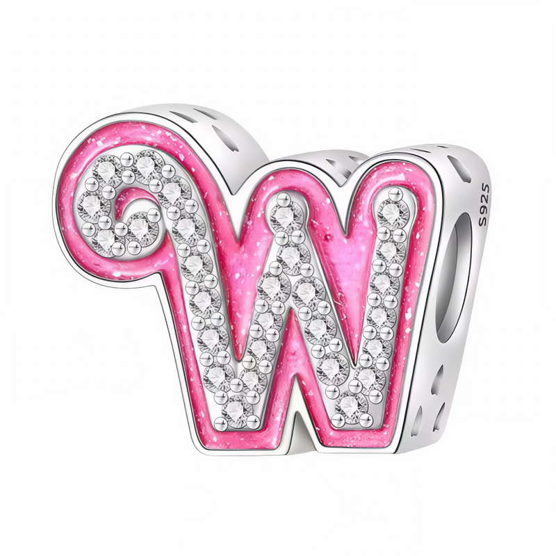 Ce charm alphabétique imposant arbore la lettre « W » double vague en ruban rose étincelant texturé, pavée de strass blancs sur les vagues doubles pour un éclat diamanté wavy irrésistible. La forme 3D ondulée avec perforations rythmées infuse mouvement et grandeur au design spectaculaire. Symbole d’initiale wavy et wow, il wow les bracelets d’une opulence féminine démultipliée.

Caractéristiques :
Matière : Argent 925 (S925) avec émail rose scintillant et strass blancs.
Design : Lettre « W » courbée rose ém