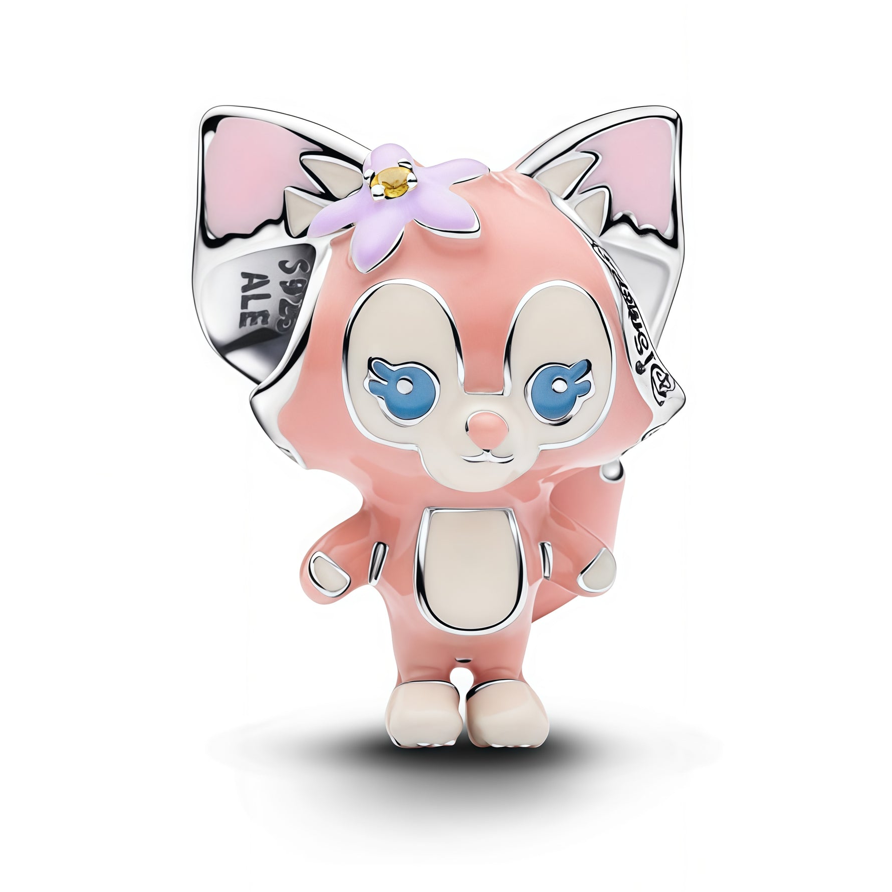 Apporte une touche de douceur et de fantaisie à ton bracelet avec ce charm inspiré de Linabell, la célèbre petite renarde rose de l’univers Disney. Son design délicat et adorable évoque la tendresse, l’imagination et l’esprit kawaii, tout en ajoutant une note colorée et raffinée à ta collection. Un bijou charmant et plein de personnalité, parfait pour les fans d’univers mignons et féeriques.

Caractéristiques :

-&nbsp;Matière : Argent 925.
-&nbsp;Design : Charm Linabell avec finition brillante et détails d
