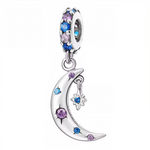 Ajoutez une touche de mystère et d’élégance à votre collection avec ce charm en Argent 925, représentant une lune délicatement argentée ornée d’un strass scintillant. Un bijou raffiné parfait pour illuminer vos bracelets avec grâce.