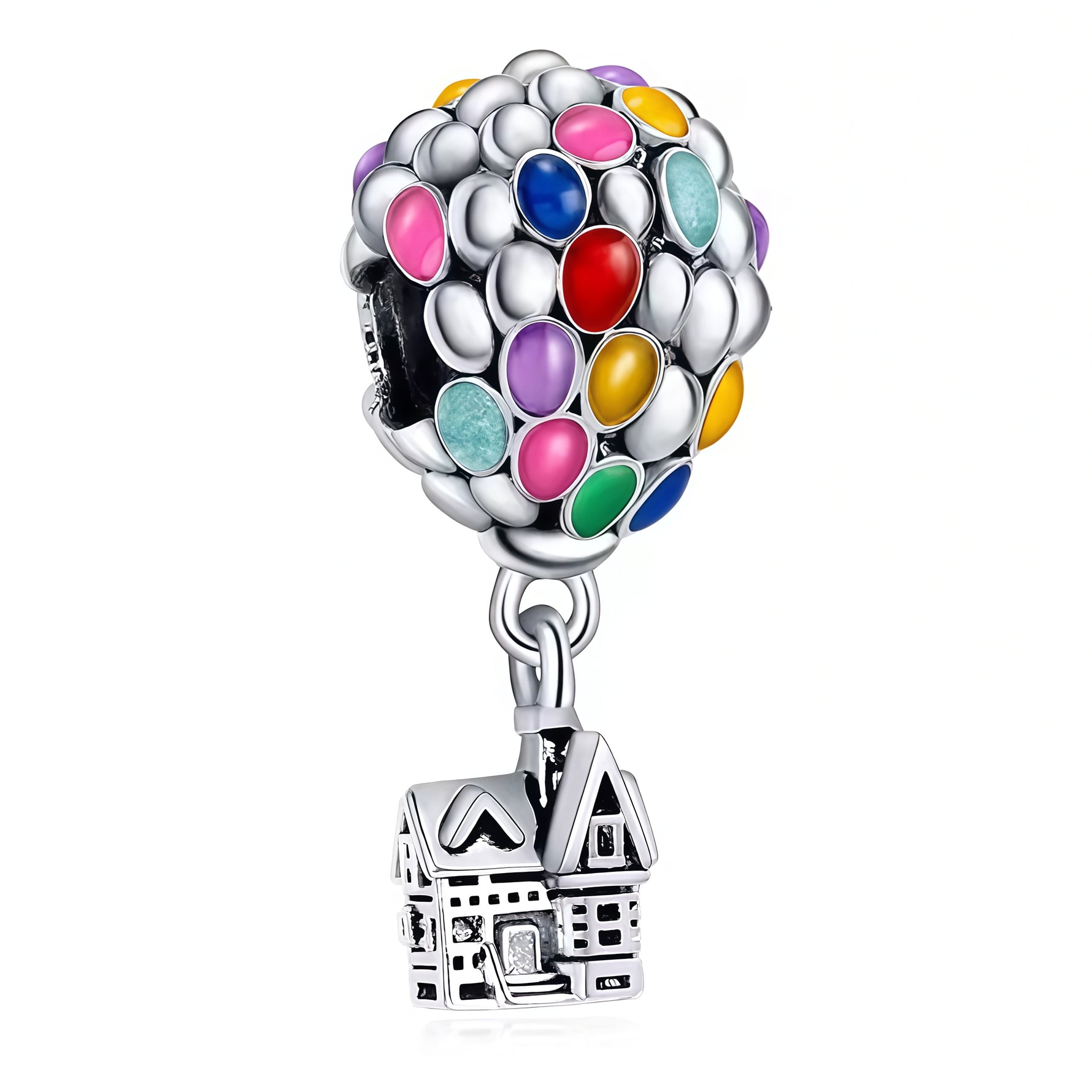 Apporte une touche poétique et pleine d’aventure à ton bracelet avec ce charm maison Là-Haut. Inspiré de l’univers de Disney Pixar, ce bijou met en valeur la célèbre maison volante avec ses ballons colorés pour un rendu à la fois émouvant et plein de fantaisie. Un charm original et symbolique, parfait pour les fans de Là-Haut et les pièces qui racontent une histoire.

Caractéristiques :

- Matière : Argent 925.
- Design : Maison Là-Haut avec ballons en version charm, avec finitions soignées.
- Dimensions : 