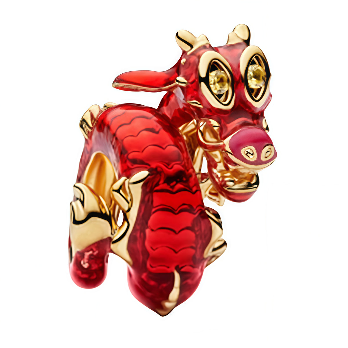 Charm représentant Mushu, le petit dragon rouge du film Mulan. Finement travaillé en argent 925 avec des détails rouges et dorés, ce modèle met en valeur son apparence emblématique et son expression pleine de malice.

Caractéristiques :

Matière : Argent 925 avec détails colorés.
Design : Mushu, petit dragon rouge inspiré du personnage de Mulan.
Style : Disney, amusant, coloré et original.
Symbolique : Courage, protection, loyauté, humour et chance.
Compatibilité : Charm compatible avec bracelets et collier
