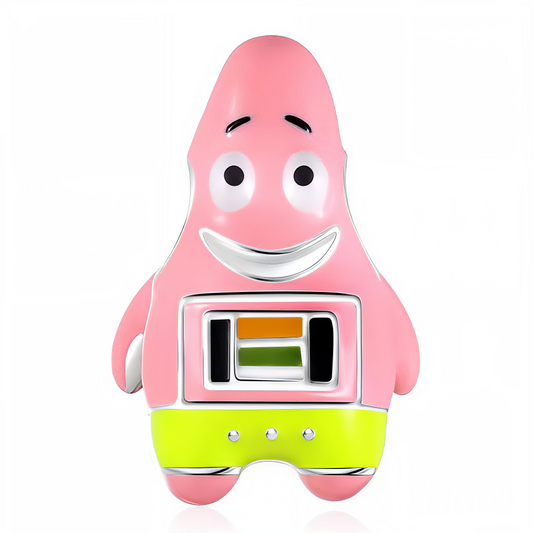 Affichez votre bonne humeur avec ce charm en argent 925 à l’effigie de Patrick, l’étoile de mer la plus hilarante et attachante de Bikini Bottom. Avec son expression joviale et son design coloré, ce bijou est parfait pour les fans de l’univers de Bob l’Éponge qui aiment les pièces originales et pleines de fun.