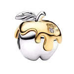 Ajoute une touche fruitée et élégante à ton bracelet avec ce charm en argent sterling 925 représentant une jolie pomme argentée sublimée de détails dorés. Son design lumineux et raffiné évoque la fraîcheur, la gourmandise et la douceur, tout en apportant une note chic et originale à ton style. Un bijou délicat qui attire le regard avec simplicité et charme.

Caractéristiques :

- Matière : Argent 925.
- Design : Pomme argentée avec détails dorés, finition brillante et élégante.
- Dimensions : Taille standar