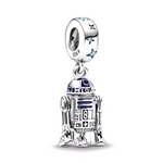 Ajoutez une touche d'aventure galactique à votre collection avec ce charm représentant R2-D2, le droïde astromécano emblématique de Star Wars. Conçu en argent sterling S925, ce charm capture avec précision les détails distinctifs et le design emblématique de R2-D2.