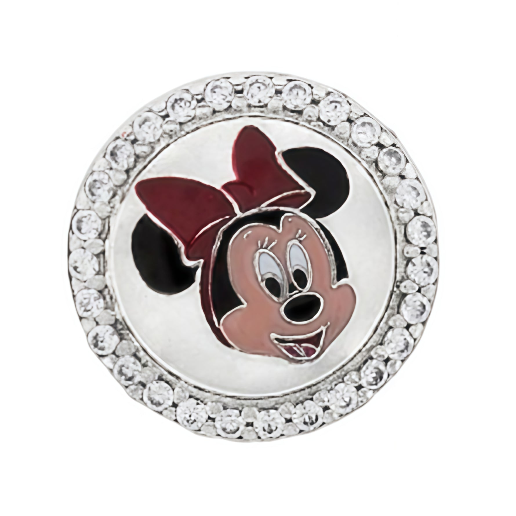 Apporte une touche douce et élégante à ton bracelet avec ce charm rond Minnie. Inspiré de l’univers Disney, ce bijou en argent 925 met en valeur Minnie dans un design rond raffiné, avec des détails scintillants et son style emblématique. Un charm original et féminin, parfait pour les fans de Minnie et des pièces pleines de charme.

Caractéristiques :

- Matière : Argent 925 avec détails émaillés et scintillants.
- Design : Minnie dans un format rond avec finitions soignées.
- Dimensions : Taille délicate et