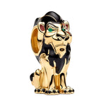 Charm audacieux inspiré de Scar, avec un design détaillé et expressif qui capture toute l’intensité et le charisme du personnage. Sa finition dorée et ses contrastes sombres lui donnent un style puissant et iconique, parfait pour les fans de l’univers Disney.

Caractéristiques :

- Matière : Argent 925 (finition dorée).
- Design : Scar en version charm avec détails émaillés.
- Style : Disney, audacieux et iconique.
- Symbolique : Pouvoir, ambition, caractère, univers Disney.
- Compatibilité : Charm compatib