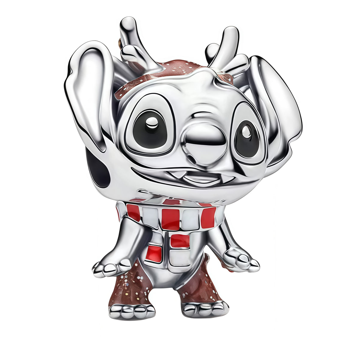 Charm représentant Stitch vêtu d’une tenue de renne, avec une écharpe rouge et blanche autour du cou. Finement travaillé en argent 925 avec des détails colorés, ce modèle capture l’esprit joyeux et chaleureux de Stitch pendant les fêtes de Noël.

Caractéristiques :

Matière : Argent 925 avec détails colorés.
Design : Stitch avec bois de renne, écharpe rouge et blanche et tenue festive.
Style : Disney, hivernal, amusant et coloré.
Symbolique : Noël, amitié, joie, tendresse et esprit festif.
Compatibilité : C