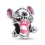 Apporte une touche malicieuse et attachante à ton bracelet avec ce charm Stitch. Inspiré de l’univers Disney, ce bijou en argent 925 met en valeur Stitch dans un design plein de charme, de personnalité et de fantaisie. Un charm original et adorable, parfait pour les fans de Lilo et Stitch.

Caractéristiques :

- Matière : Argent 925.
- Design : Stitch avec finitions soignées.
- Dimensions : Taille délicate et confortable à porter.
- Style : Bijou Disney, raffiné et original.
- Symbolique : Joie, espièglerie