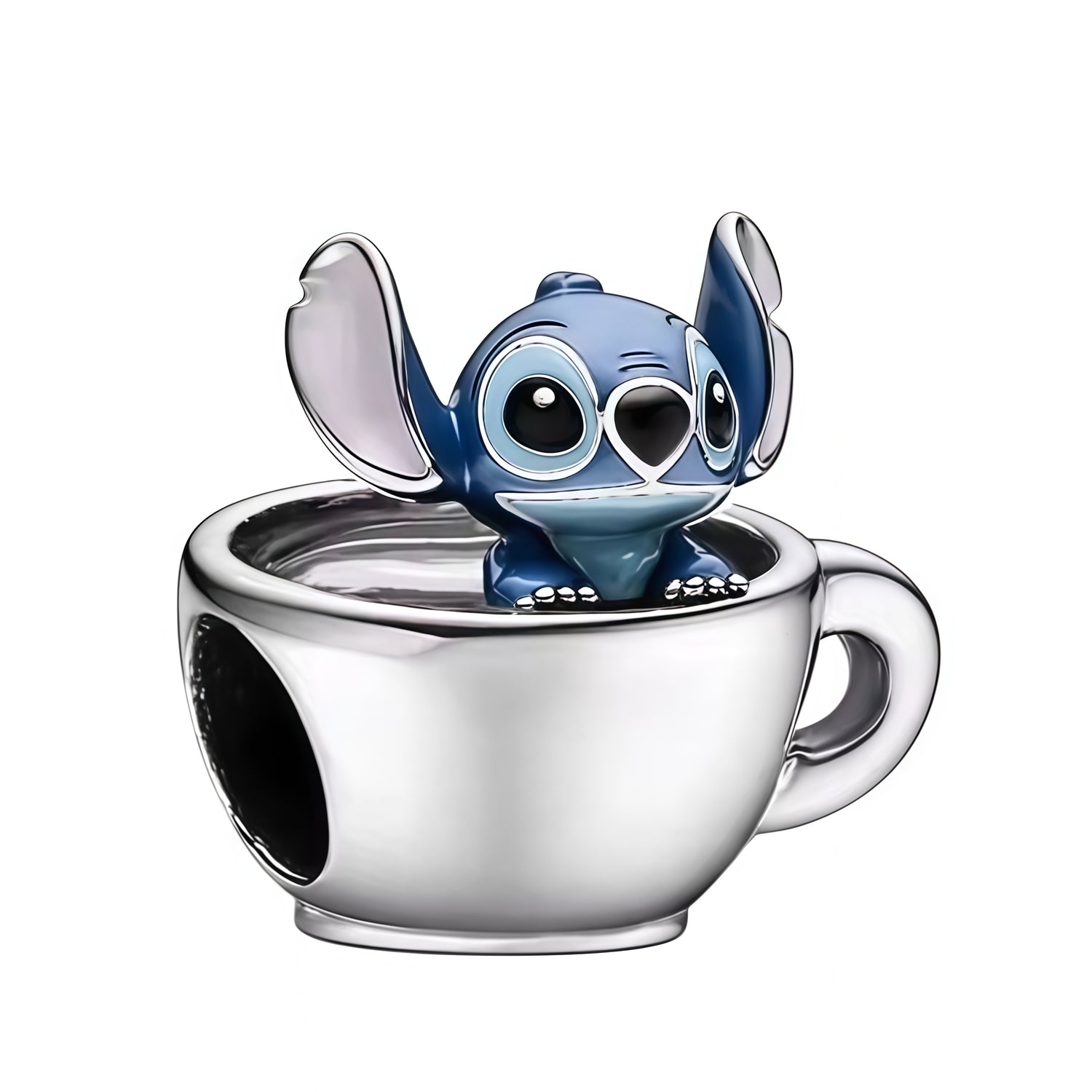 Apporte une touche tendre et amusante à ton bracelet avec ce charm Stitch dans une tasse. Inspiré de l’univers Disney, ce bijou en argent 925 met en scène Stitch confortablement installé dans une tasse, pour un rendu à la fois original, doux et plein de fantaisie. Un charm attachant et plein de caractère, parfait pour les fans de Lilo et Stitch.

Caractéristiques :

- Matière : Argent 925.
- Design : Stitch dans une tasse avec finitions soignées.
- Dimensions : Taille délicate et confortable à porter.
- Sty