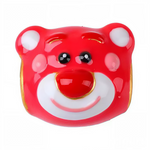 Apportez une touche de douceur et de nostalgie à votre collection avec ce charm en argent 925 représentant le visage de Lotso, l’ours en peluche emblématique de Toy Story. Son sourire chaleureux et ses détails soignés capturent parfaitement son caractère attachant. Un bijou parfait pour les fans de la saga Pixar qui aiment allier fun et tendresse.