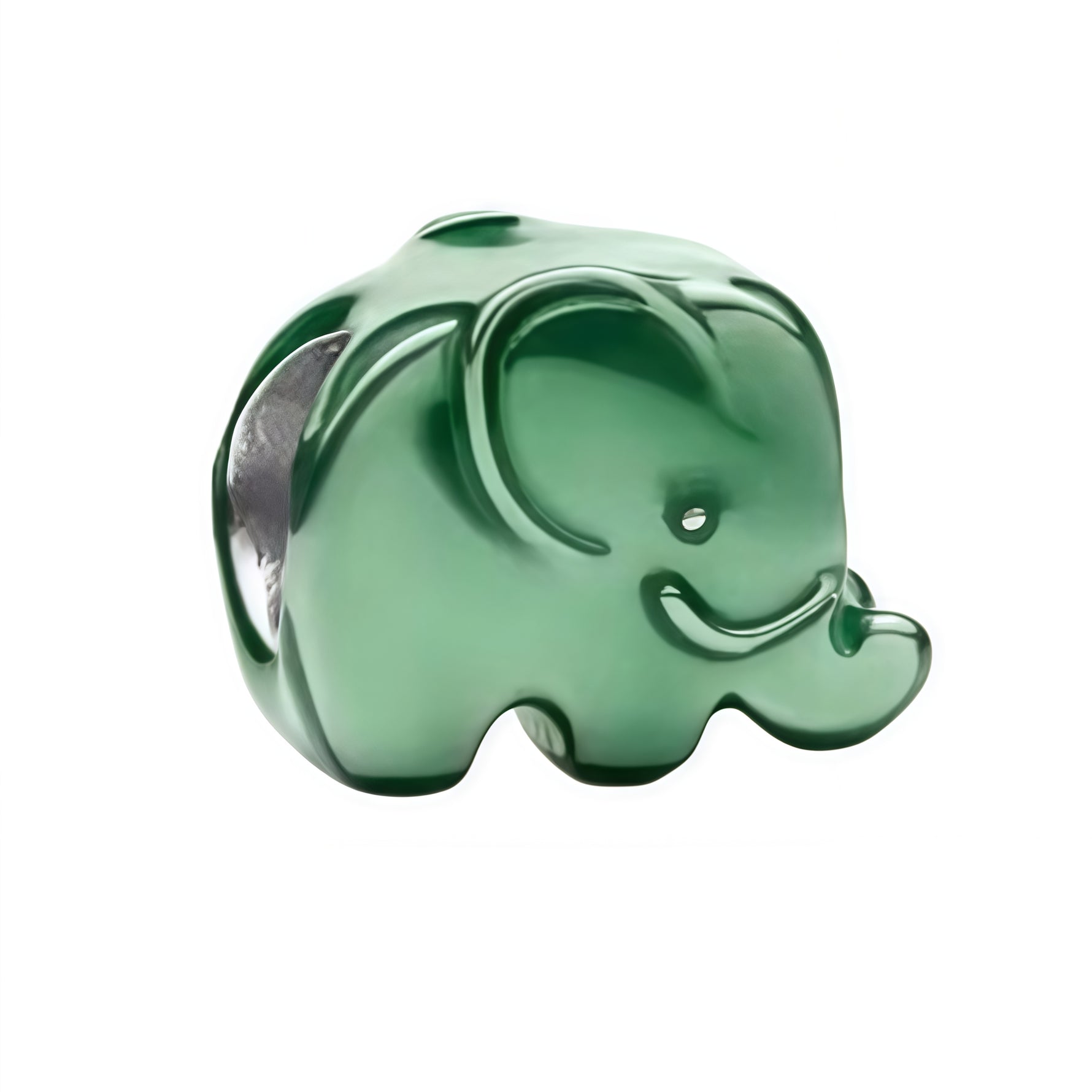 Charm délicat en forme d’éléphant, avec une finition lisse et une teinte verte douce qui lui apporte une touche naturelle et apaisante. Son design minimaliste et attendrissant en fait un bijou plein de charme, idéal pour personnaliser votre bracelet avec originalité.

Caractéristiques :

- Matière : Argent 925.
- Design : Éléphant stylisé avec finition lisse colorée.
- Style : Doux, minimaliste et moderne.
- Symbolique : Chance, sagesse, protection et sérénité.
- Compatibilité : Charm compatible avec bracel