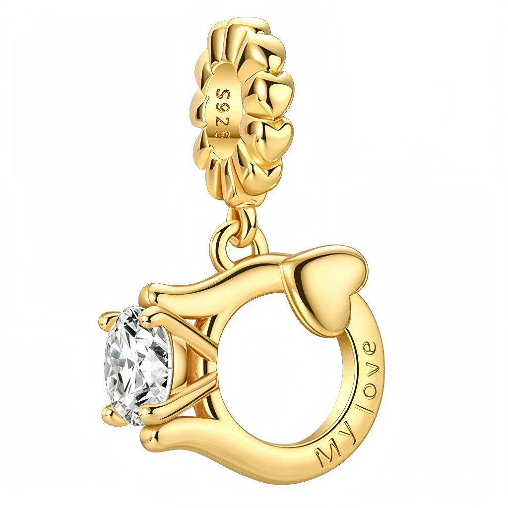 Exprimez la force de votre engagement avec ce charm alliance en argent 925.
Finement sculpté, ce bijou symbolise l’union, la promesse et l’amour durable. Son design épuré met en valeur une alliance unique, reflet d’un lien sincère et profond. Un charm élégant à offrir ou à s’offrir pour célébrer un moment précieux ou simplement honorer l’amour au quotidien.