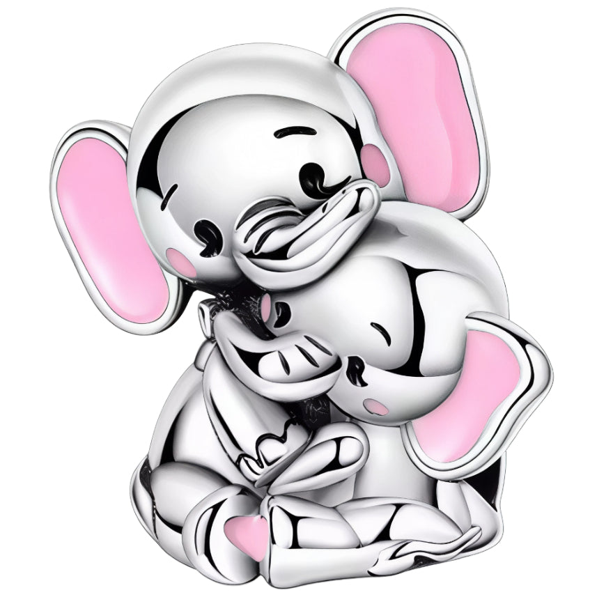 Célébrez l'amour inconditionnel entre Dumbo et sa maman avec ce charm en argent 925. Ce bijou attendrissant représente la tendresse et le lien indestructible entre le petit éléphant aux grandes oreilles et sa mère, symbolisant la douceur, la protection et l'affection. Un hommage émouvant à l'un des moments les plus touchants de l'univers Disney.