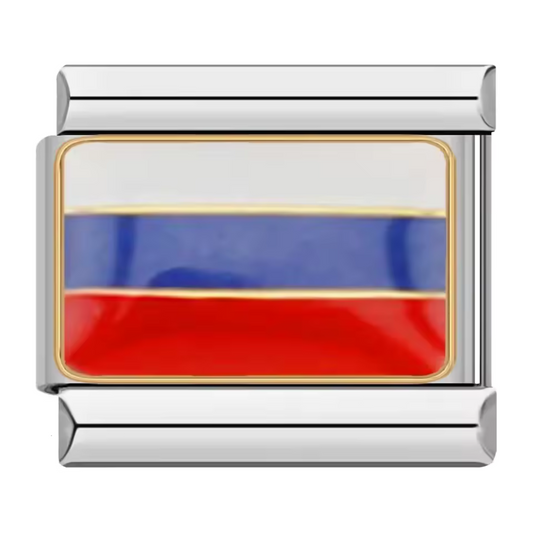 Ce charm italien en acier inoxydable argenté arbore l’inscription "Russie" décorée aux couleurs vives du drapeau russe. Alliant robustesse et finesse des détails, ce charm apporte une touche moderne et élégante à votre bracelet. Facile à fixer, il s’adapte parfaitement à nos bracelets composés de 17 maillons extensibles et réglables, convenant à toutes les tailles de poignet. Compatible avec tous nos charms italiens