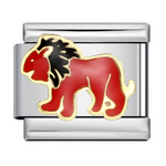 Ce charm italien en acier inoxydable argenté représente une tête de lion majestueuse, rehaussée par un émaillage rouge intense, symbole de force et de courage. Idéal pour affirmer sa personnalité, ce bijou au design audacieux apporte une touche puissante et élégante à votre bracelet. Facile à insérer, il s’adapte parfaitement à nos bracelets composés de 17 maillons extensibles et réglables, convenant à toutes les tailles de poignet. Compatible avec tous nos charms italiens, c’est le choix parfait pour enric