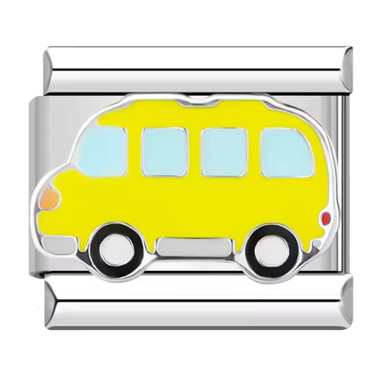 Ce charm italien en acier inoxydable argenté représente une voiture jaune éclatante, symbole de dynamisme et de style. Conçu avec des détails précis et une finition soignée, il allie robustesse et modernité pour un rendu vif et attrayant. Facile à fixer, il s’adapte parfaitement à nos bracelets composés de 17 maillons extensibles et réglables, convenant à toutes les tailles de poignet.