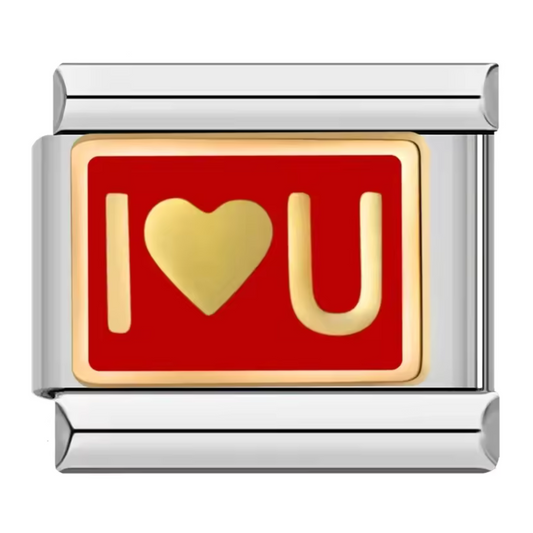Ce charm italien en acier inoxydable argenté arbore l’inscription "I ❤️ U" en finition dorée sur un fond rouge éclatant, symbole universel d’amour et de tendresse. Avec son design élégant et ses couleurs contrastées, il apporte une touche romantique et sophistiquée à votre bracelet. Facile à fixer, il s’adapte parfaitement à nos bracelets composés de 17 maillons extensibles et réglables, convenant à toutes les tailles de poignet. Compatible avec tous nos charms italiens