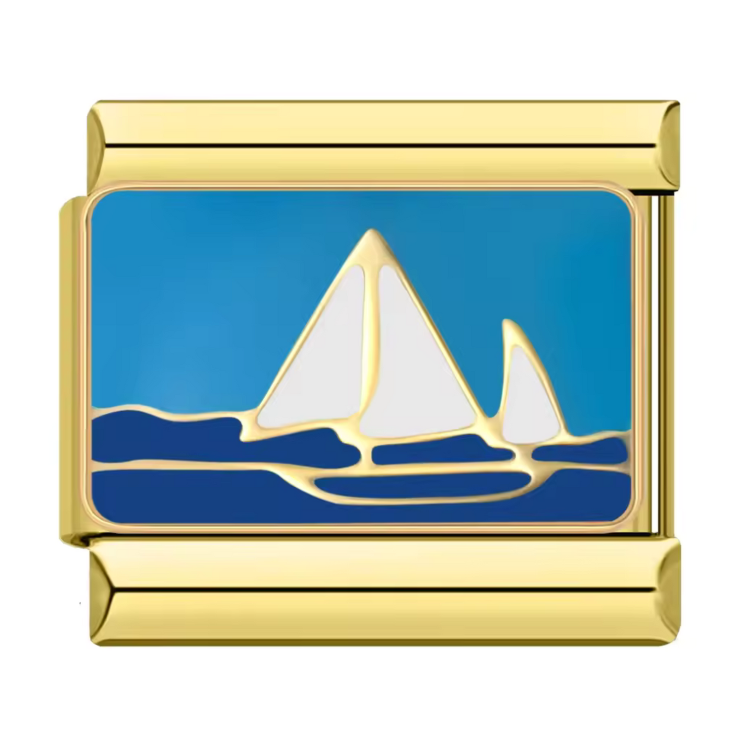 Ce charm italien doré représente un élégant bateau à voile naviguant sur la mer, symbole de liberté et d’aventure. Fabriqué en acier inoxydable de haute qualité avec une finition dorée lumineuse, il allie robustesse et détails raffinés pour un rendu élégant et marin. Facile à fixer, il s’adapte parfaitement à nos bracelets composés de 17 maillons extensibles et réglables, convenant à toutes les tailles de poignet. Compatible avec tous nos charms italiens, ce bijou est idéal pour personnaliser votre bracelet